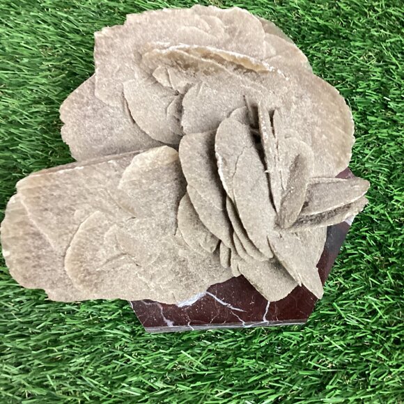 Desert Rose Selenite Crystal Formation on Marble base - Picture 4 of 10